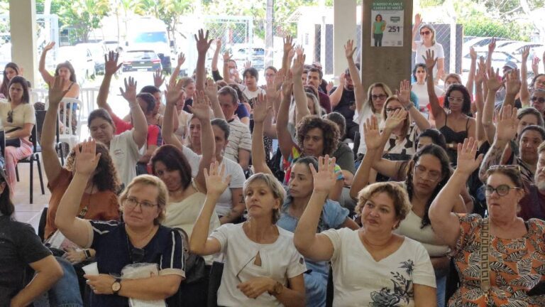 professores-do-sesi-e-senai-aprovam-mobilizacao-permanente-quando-a-categoria-se-reune-debate-e-decide-coletivamente-a-negociacao-ganha-forca-foto-divulgacao-sinpro-tvt-news