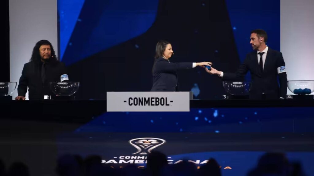 conmebol-sorteia-grupos-da-copa-libertadores-2026-godin-e-higuita-participaram-do-sorteio-foto-conmebol-divulgacao-tvt-news