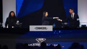 conmebol-sorteia-grupos-da-copa-libertadores-2026-godin-e-higuita-participaram-do-sorteio-foto-conmebol-divulgacao-tvt-news