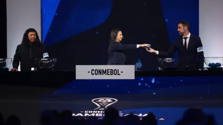 conmebol-sorteia-grupos-da-copa-libertadores-2026-godin-e-higuita-participaram-do-sorteio-foto-conmebol-divulgacao-tvt-news