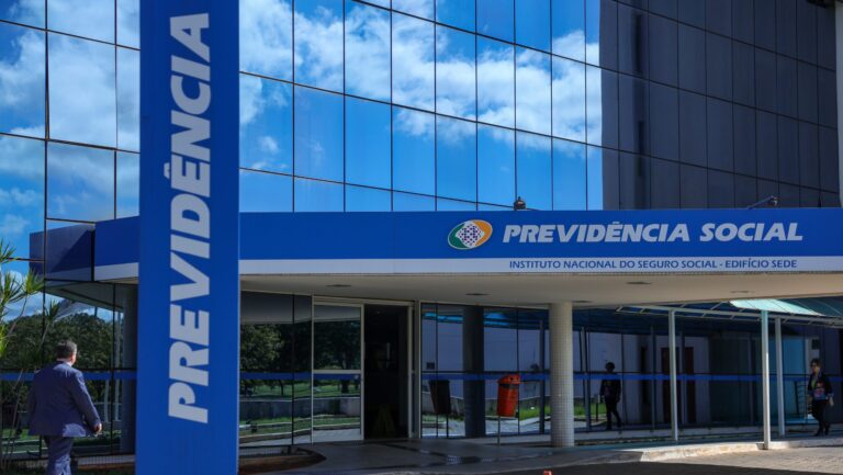 13ª-parcela-do-iss-comeca-hoje-fachada-da-sede-do-instituto-nacional-de-seguro-social-inss-foto-fabio-rodrigues-agencia-brasil-tvt-news