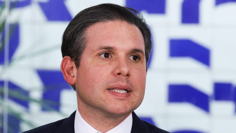 votacao-da-pec-que-acaba-com-escala-6x1-e-adiada-e-deve-ocorrer-em-22-de-abril-na-ccj-foto-lula-marques-agencia-brasil-tvt-news