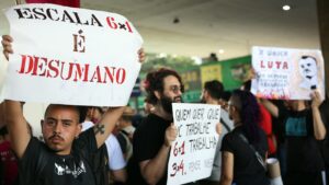 lula-deve-enviar-ao-congresso-projeto-para-acabar-com-a-escala-6x1-brasilia-df-01-05-2025-ato-do-dia-do-trabalhador-pede-o-fim-da-escala-6x1-e-melhores-condicoes-de-trabalho-e-renda-realizado-na-rodoviaria-do-plano-piloto-foto-jose-cruz-agencia-brasil-tvt-news