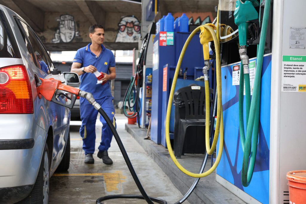 Audiência na Câmara reforça críticas à privatização e aponta impacto direto no preço dos combustíveis 1 preco-dos-combustiveis-tem-subido-nos-ultimos-tempos-mesmo-com-oferta-de-subsidios-oferecidos-aos-estados-pelo-governo-federal-foto-rovena-rosa-agencia-brasil-tvt-news