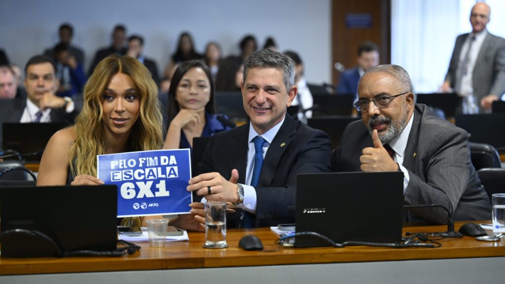 CCJ pauta fim da escala 6x1 no dia da Marcha da Classe Trabalhadora 2 Separe todas palavras da frase abaixo com um hífen (-), coloque tudo em minúsculo e sem acento, transforme os dois pontos (:) em hífen (-) e também transforme os espaçadores ( | ) em hífen (-): CCJ pauta fim da escala 6×1 no dia da Marcha da Classe Trabalhadoras | TVT News Ao final, dê apenas a frase sem acentos e separada com hífen, sem comentários. eu preciso copiar e colar o atributo alt, por isso, só preciso da frase com os hifens