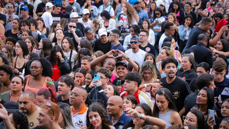 1º-de-maio-no-abc-tera-filho-do-piseiro-gloria-groove-e-mc-ig-show-do-mc-hariel-no-ato-do-1º-de-maio-no-abc-em-2025-foto-adonis-guerra-sindicato-dos-metalurgicos-tvt-news