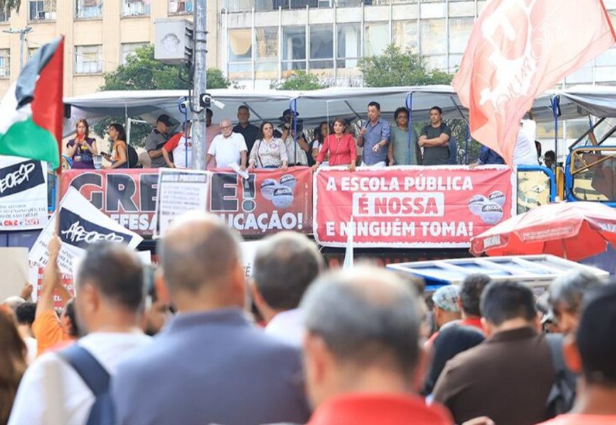 Professores da rede estadual de SP mantêm mobilização após greve de 48 horas 1 a-greve-de-48-horas-realizada-pelos-professores-de-sao-paulo-foi-motivada-por-um-intenso-processo-de-precarizacao-promovido-pelo-governador-do-estado-tarcisio-de-freitas-foto-divulgacao-tvt-news
