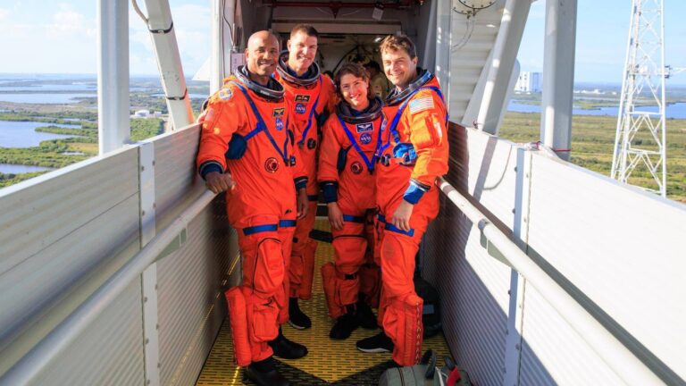 TVTNews 4 artemis-ii-leva-pela-1a-vez-mulher-e-negro-a-orbita-da-lua-koch-sera-a-primeira-mulher-e-glover-o-primeiro-negro-a-participar-de-uma-missao-desse-tipo-foto-divulgacao-nasa-tvt-news