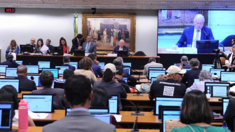 oposicao-adia-votacao-da-pec-que-poe-fim-a-escala-6x1-com-pedido-de-vista-ainda-nao-ha-data-para-votacao-da-pec-na-ccj-foto-renato-araujo-camara-dos-deputados-tvt-news