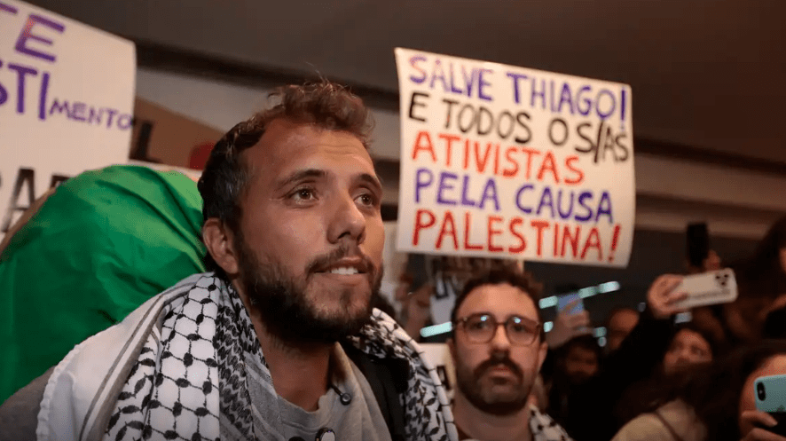 o-ativista-thiago-avila-foi-detido-nesta-terca-feira-31-ao-desembarcar-na-capital-argentina-foto-paulo-pinto-agencia-brasil-tvt-news