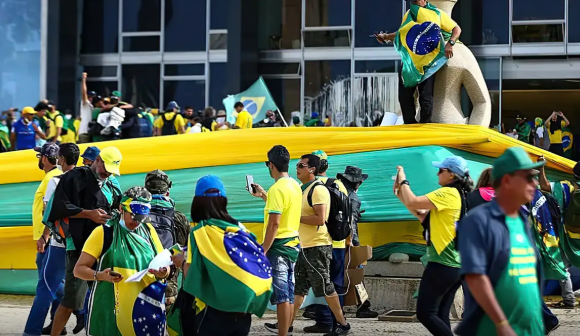 de-acordo-com-denuncia-feita-pela-pgr-trama-golpista-culminou-nos-ataques-a-praca-dos-tres-poderes-em-8-de-janeiro-de-2023-foto-marcelo-camargo-agencia-brasil-tvt-news