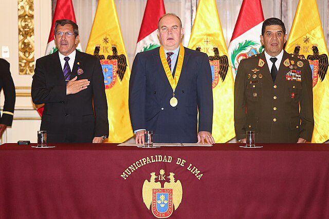 lopez-aliaga-ex-prefeito-de-lima-no-peru-e-aliado-de-donald-trump-deve-ir-para-o-segundo-turno-e-enfrentar-fujimori-foto-ministerio-de-defensa-del-peru-tvt-news