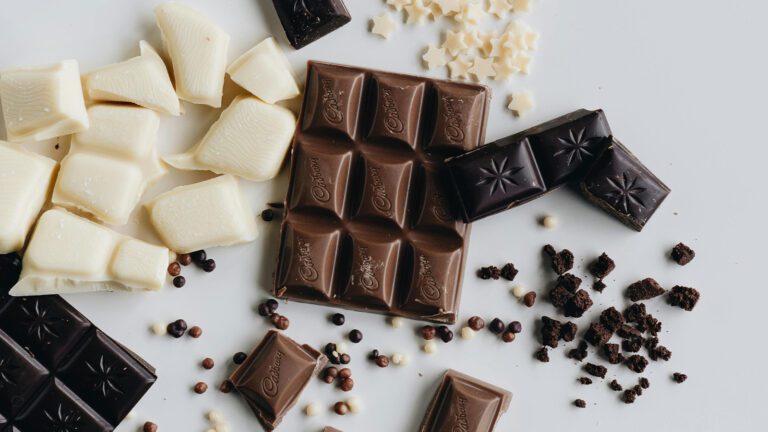 Chocolate-ou-sabor-chocolate-lei-define-quantidade-minima-de-cacau-alleksana-pexels