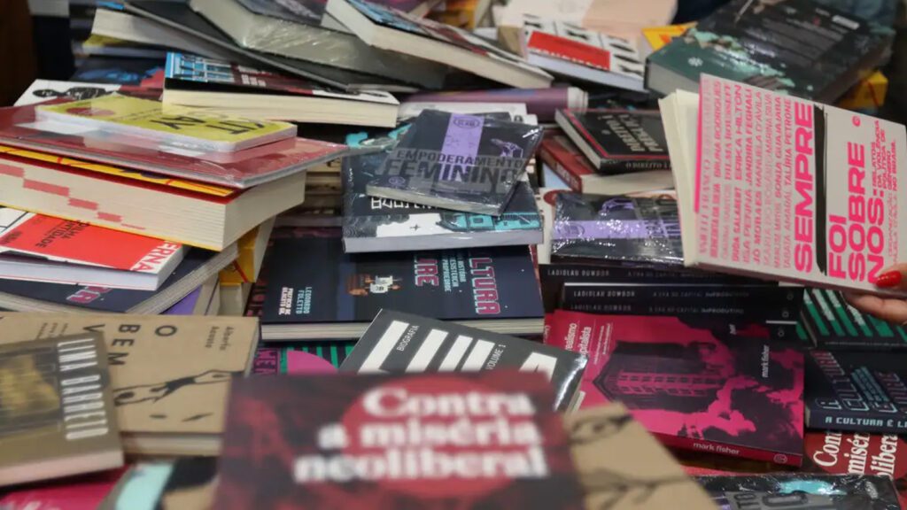 Dia-Mundial-do-Livro-confira-dicas-de-livros-para-entender-o-fim-da-escala-6x1-tania-rego-agencia-brasil-tvt-news