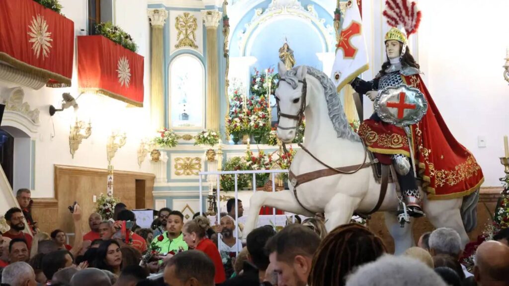 fieis-se-concentram-no-centro-do-rio-para-celebrar-dia-de-sao-jorge-em-2019-sao-jorge-foi-oficializado-como-padroeiro-do-rio-de-janeiro-foto-rovenerosa-agencia-brasil-tvt-news
