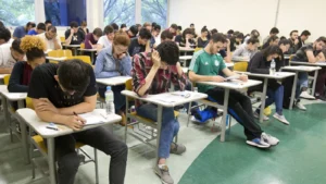 Domingo-tem-simulado-da-Fuvest-prova-reune-mais-de-25-mil-estudantes-em-11-cidades-ebc-tvt-news