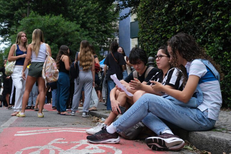 inep-divulga-edital-do-enem-2026-confira-a-data-de-inscricoes-e-realizacao-das-provas-rio-de-janeiro-rj-09-11-2025-candidatos-chegam-para-o-primeiro-dia-de-provas-do-exame-nacional-do-ensino-medio-enem-na-universidade-santa-ursula-em-botafogo-foto-fernando-frazao-agencia-brasil-tvt-news