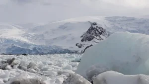 contrariando-ciencia-milei-quer-liberar-mineracao-em-gelerias-onu-alerta-sobre-impactos-da-mudanca-climatica-nas-geleiras-argentina-acaba-de-aprovar-mineracao-em-geleiras-foto-mauricio-de-almeida-tv-brasil-tvt-news