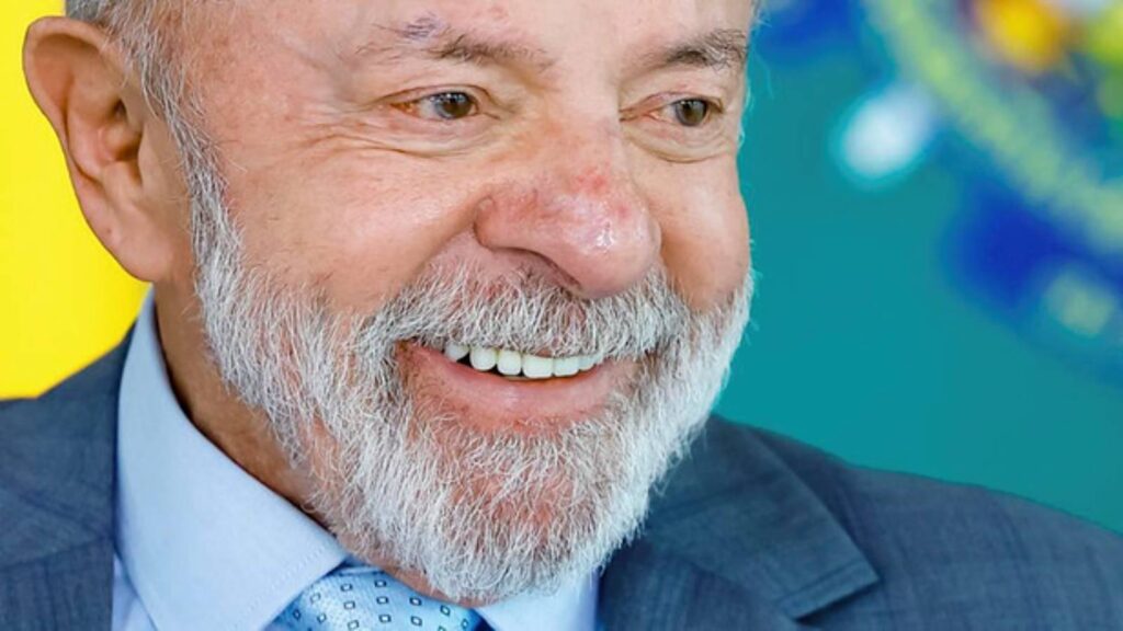 lula-lidera-todos-os-cenarios-de-1o-e-2o-turnos-diz-cnt-mda-no-2o-turno-lula-tem-44-9-contra-40-2-de-flavio-bolsonaro-foto-ricardo-stuckert-pr-tvt-news