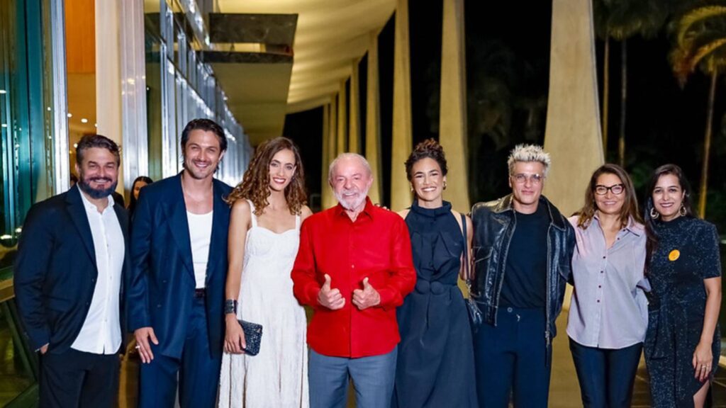 lula-recebe-elenco-de-por-um-fio-no-cine-alvorada-viva-a-cultura-viva-o-sus-celebrou-lula-foto-ricardo-stuckert-pr-tvt-news