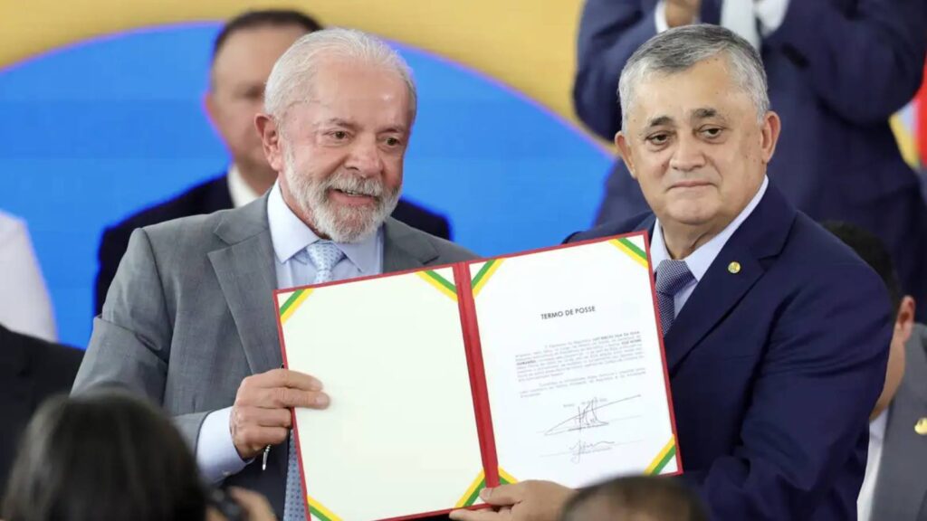 jose-guimaraes-assume-ministerio-e-fala-em-derrotar-o-fascismo-nao-tem-governo-que-de-certo-que-nao-tenha-dialogo-com-o-congresso-disse-o-novo-ministro-foto-fabio-rodrigues-pozzebom-agencia-brasil-tvt-news