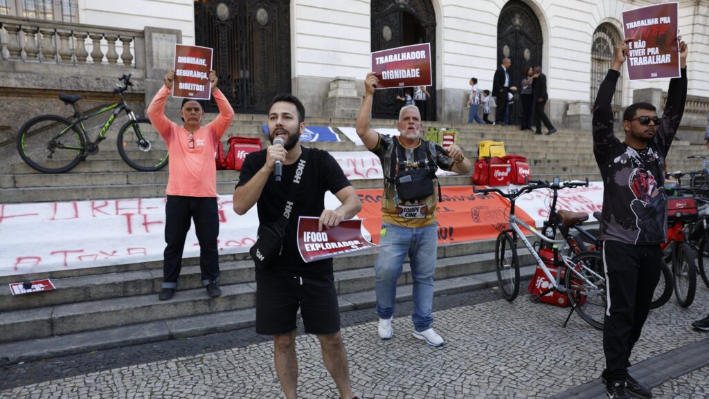 trabalhador-avulso-digital-conheca-a-nova-categoria-para-motoristas-de-aplicativo-rio-de-janeiro-rj-28-11-2025-entregadores-fazem-manifestacao-contra-novas-modalidades-de-entrega-do-aplicativo-ifood-na-cinelanda-foto-fernando-frazao-agencia-brasil-tvt-tvt-news