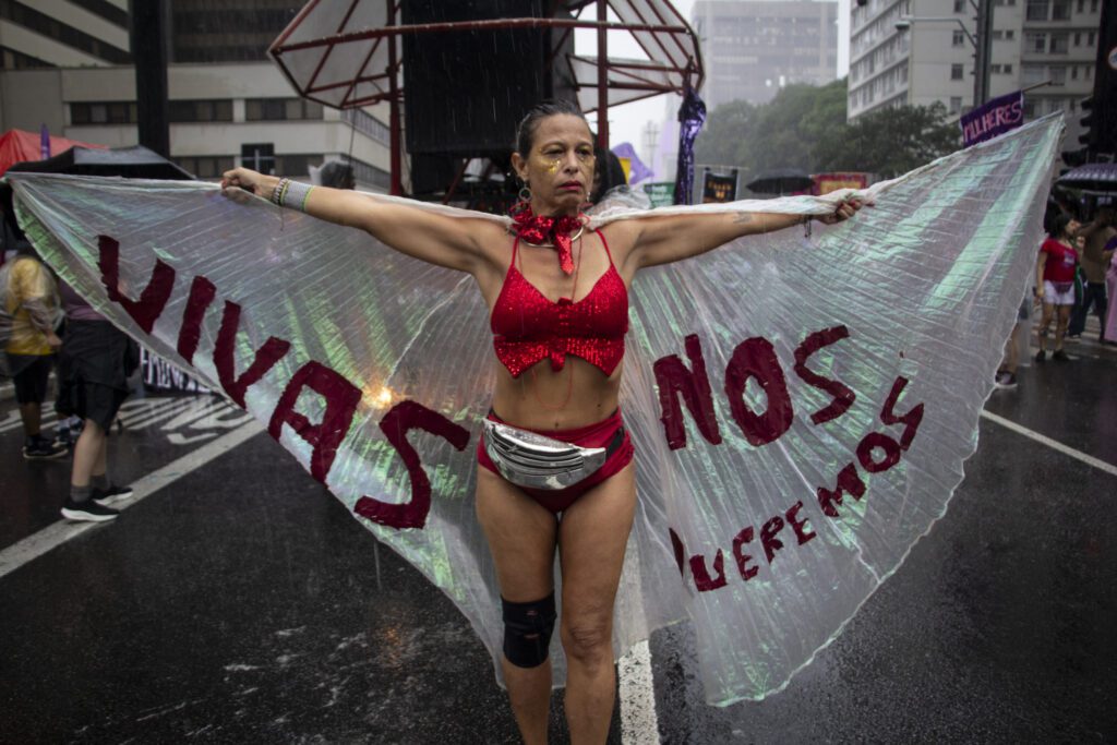 Nova lei amplia para um ano prazo para denunciar violência doméstica 2 lei-maria-da-penha-e-reforcada-para-ampliar-protecao-as-mulheres-marcha-das-mulheres-na-avenida-paulista-no-dia-mundial-das-mulheres-de-2026-a-partir-desta-terca-a-lei-maria-da-penha-amplia-a-protecao-as-vitimas-de-violencia-foto-emanuela-godoy-tvt-news