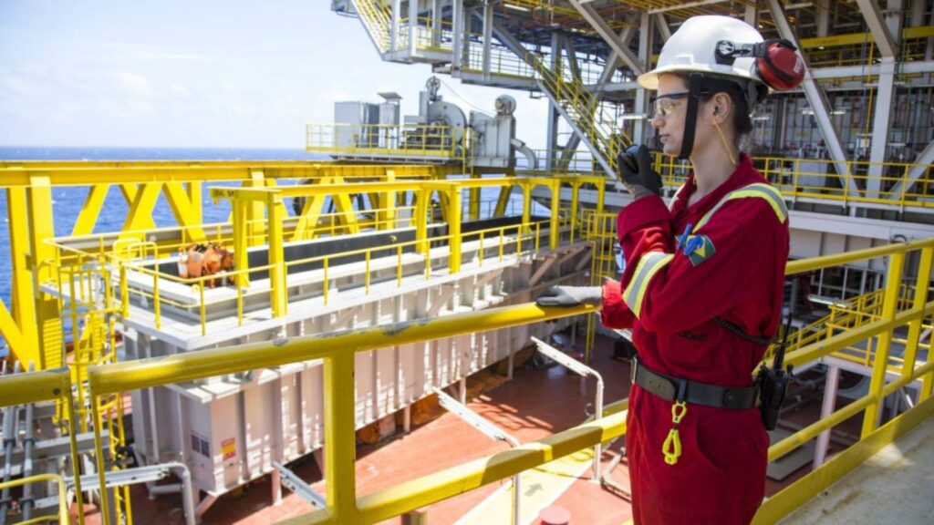 FMI reduz previsão de crescimento mundial, mas aumenta a do Brasil Revisão positiva se deve, principalmente, à condição do Brasil como exportador líquido de energia. Foto: André Motta/Agência Petrobras TVT News