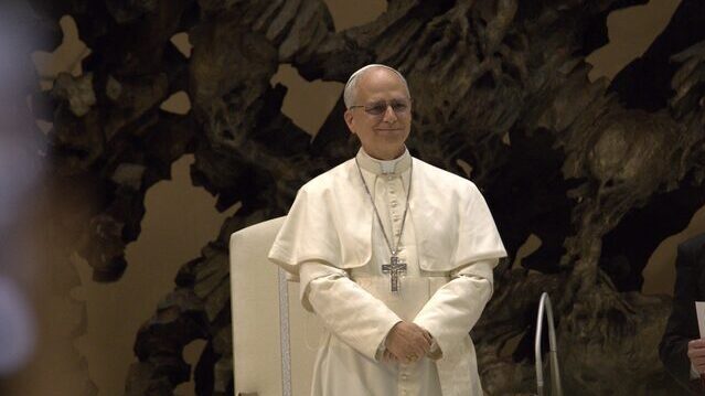 leao-xiv-rebateu-donald-trump-afirmando-que-continuara-a-falar-com-forca-contra-a-guerra-foto-edgar-beltran-the-pillar-tvt-news