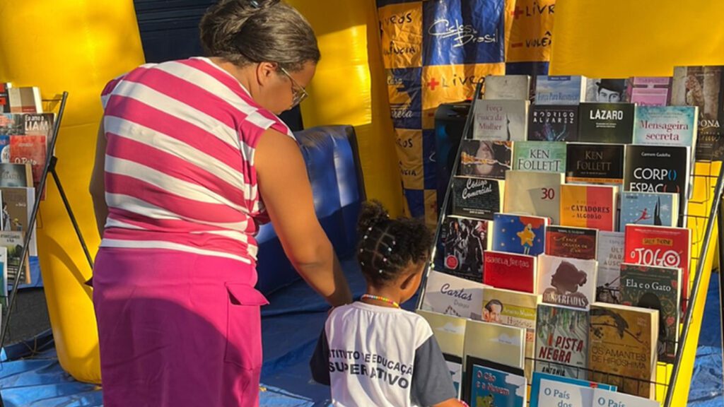 Presidente-Lula-participa-de-cerimonia-do-Dia-do-Livro-e-entrega-Premio-Vivaleitura-acervo-casa-amarela-biblioteca-tvt-news