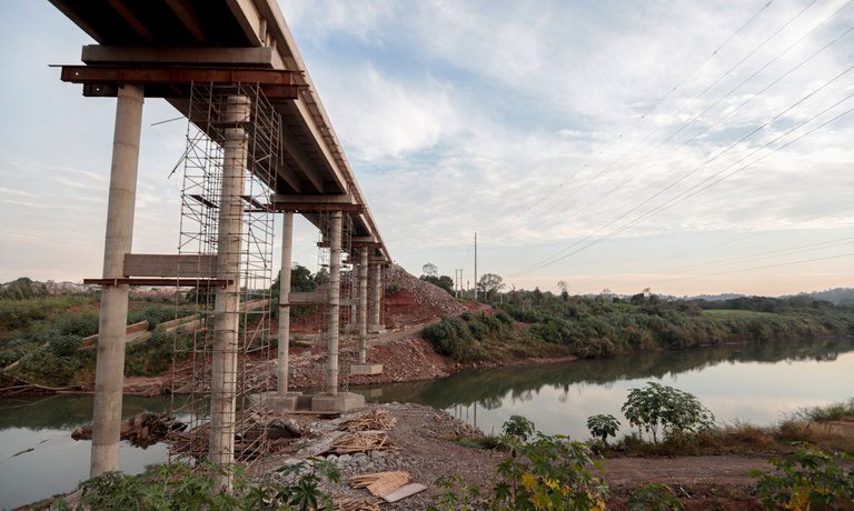 lula-concede-casas-para-25-mil-familias-apos-enchentes-no-rs-nova-ponte-na-divisa-dos-municipios-de-lajeado-e-arroio-do-meio-reconstruida-apos-ser-levada-pela-cheia-do-rio-forqueta-na-enchente-de-abril-2024-foto-joedson-alves-agencia-brasil-tvt-news