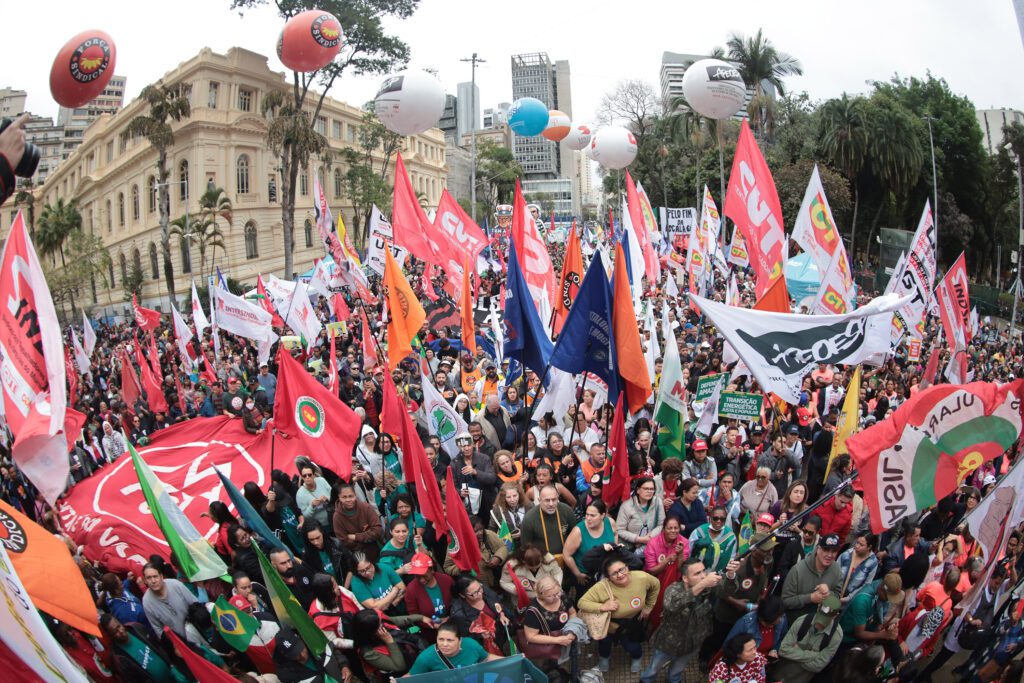 centrais-e-sindicatos-se-reunem-com-lula-em-marcha-dia-15-de-abril-foto-paulo-pinto-agencia-brasil-tvt-news