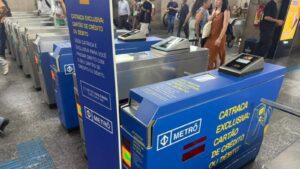 metro-e-cptm-ampliam-pagamento-por-aproximacao-nas-catracas-em-sp-sistema-promete-tornar-acesso-ao-transporte-publico-mais-agil-foto-digulacao-govsp-tvt-news