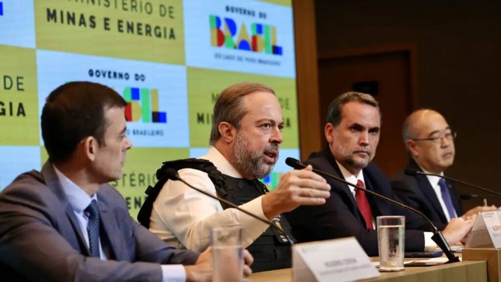 distribuidoras-de-combustiveis-deverao-informar-margem-de-lucro-populacao-sera-fiscal-nesse-momento-disse-silveira-foto-fabio-rodrigues-pozzebom-agencia-brasil-tvt-news