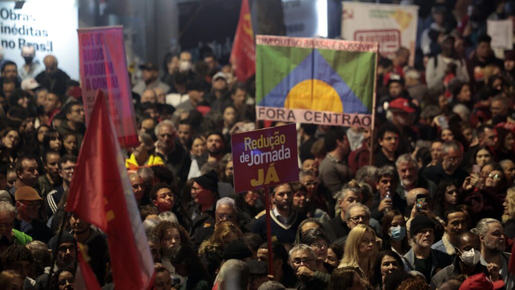 camara-debate-fim-da-escala-6x1-hoje-sao-paulo-sp-10-07-2025-protesto-a-atuacao-do-congresso-nacional-na-justica-tributaria-com-a-taxacao-dos-super-ricos-fim-da-escala-6x1-camara-discute-hoje-pec-sobre-escala-6x1-foto-paulo-pinto-agencia-brasil-tvt-news