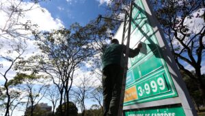 combustiveis-governo-lula-deve-aliviar-preco-do-diesel-nos-proximos-dias-postos-do-df-com-ajustes-de-diesel-nova-mp-deve-reduzir-precos-de-abril-e-maio-foto-agencia-brasil-reproducao-tvt-news