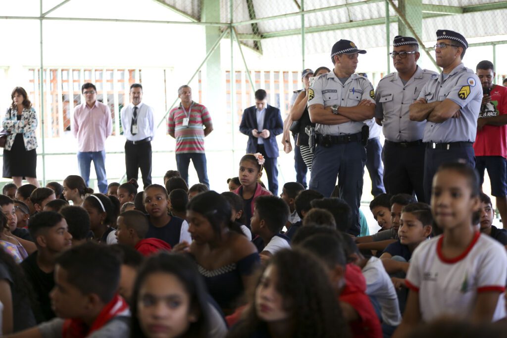 o-modelo-de-escolas-civico-militares-chegou-a-ser-questionado-e-suspenso-temporariamente-pela-justica-colocando-em-xeque-a-gestao-da-educacao-no-estado-foto-marcelo-camargo-agencia-brasil-tvt-news