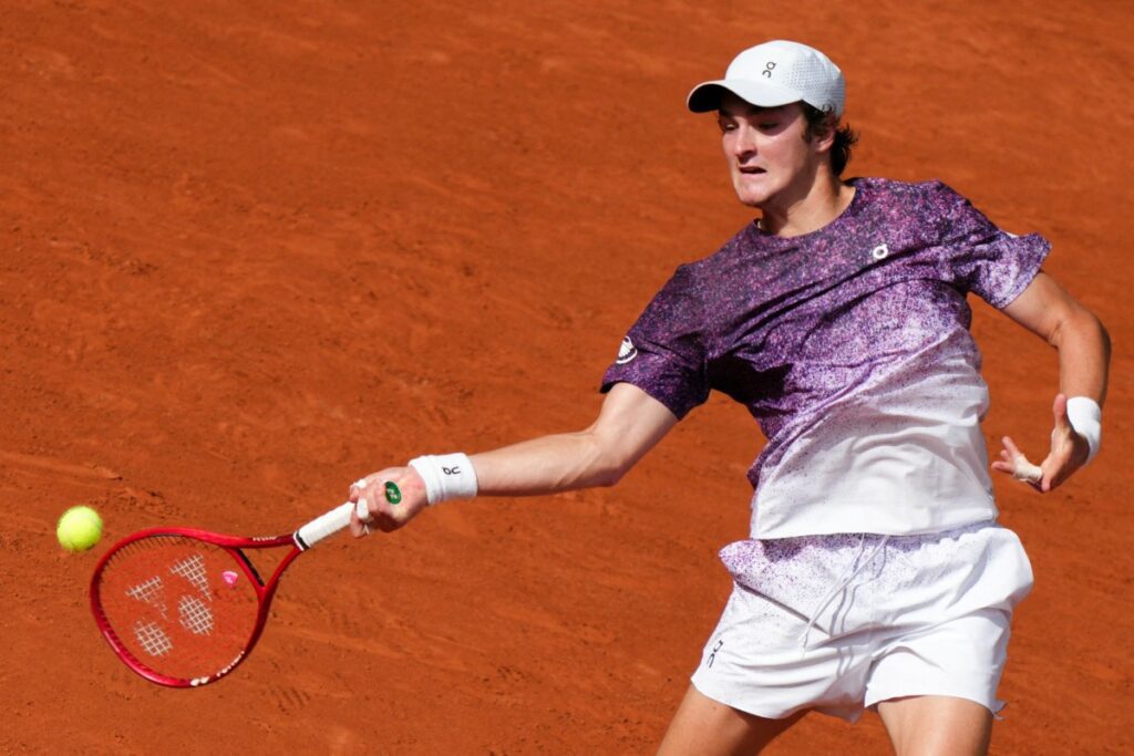 joao-fonseca-vence-djokovic-em-virada-epica-e-vai-as-oitavas-de-roland-garros-tvt-news