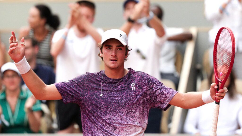 joao-fonseca-vence-djokovic-em-virada-epica-e-vai-as-oitavas-de-roland-garros-tvt-news