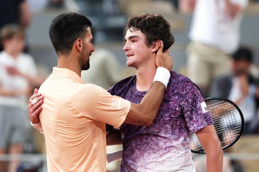 joao-fonseca-vence-djokovic-em-virada-epica-e-vai-as-oitavas-de-roland-garros-tvt-news