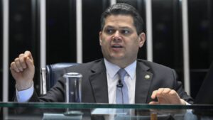 Da Redação 7 a-perigosa-jogada-de-alcolumbre-para-atrapalhar-o-fim-da-escala-6x1-texto-articulado-pela-oposicao-cria-um-chamado-regime-flexivel-foto-carlos-moura-agencia-senado-tvt-news