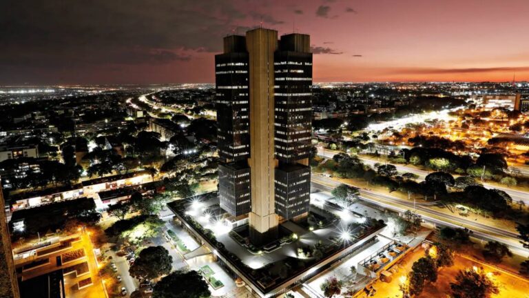 ata-do-copom-indica-cautela-diante-da-guerra-no-oriente-medio-apesar-das-pressoes-inflacionarias-o-copom-reconhece-que-a-economia-brasileira-mantem-dinamismo-foto-raphael-ribeiro-bcb-tvt-news