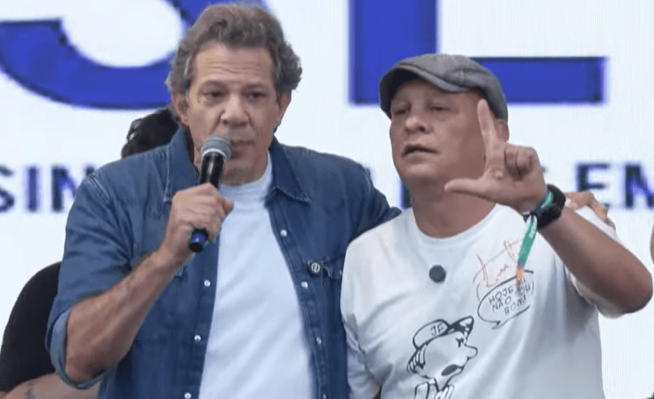 haddad-defende-renda-sobre-a-participacao-nos-lucros-no-1º-de-maio-ex-ministro-fernando-haddad-ao-lado-de-moises-presidente-dos-metalurgicos-do-abc-em-palco-do-1º-de-maio-em-sbc-reproducao-tvt-news