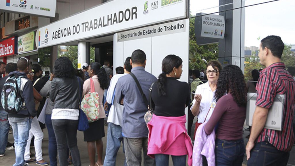 Desemprego-cai-a-menor-taxa-para-o-mes-de-abril-diz-IBGE-jose-cruz-agencia-brasil-tvt-news