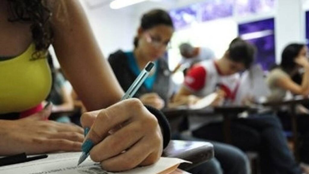 inep-abre-vagas-para-aplicadores-do-enem-que-pagam-ate-r-864-por-dia-o-enem-e-atualmente-a-principal-porta-de-entrada-para-o-ensino-superior-no-brasil-foto-agencia-brasil-tvt-news