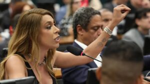 Da Redação 10 erika-hilton-rejeita-negociacao-sobre-compensacoes-na-pec-da-6x1-deputada-disse-ainda-que-o-fim-da-escala-6x1-nao-trara-prejuizos-a-economia-foto-lula-marques-agencia-brasil-tvt-news
