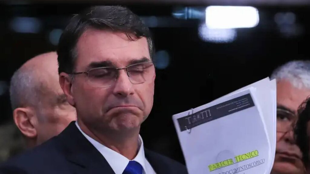 dinheiro-publico-pagou-viagem-de-flavio-bolsonaro-para-visitar-vorcaro-senador-usou-cota-parlamentar-para-ir-ate-banqueiro-em-prisao-domiciliar-foto-lula-marques-agencia-brasil-tvt-news