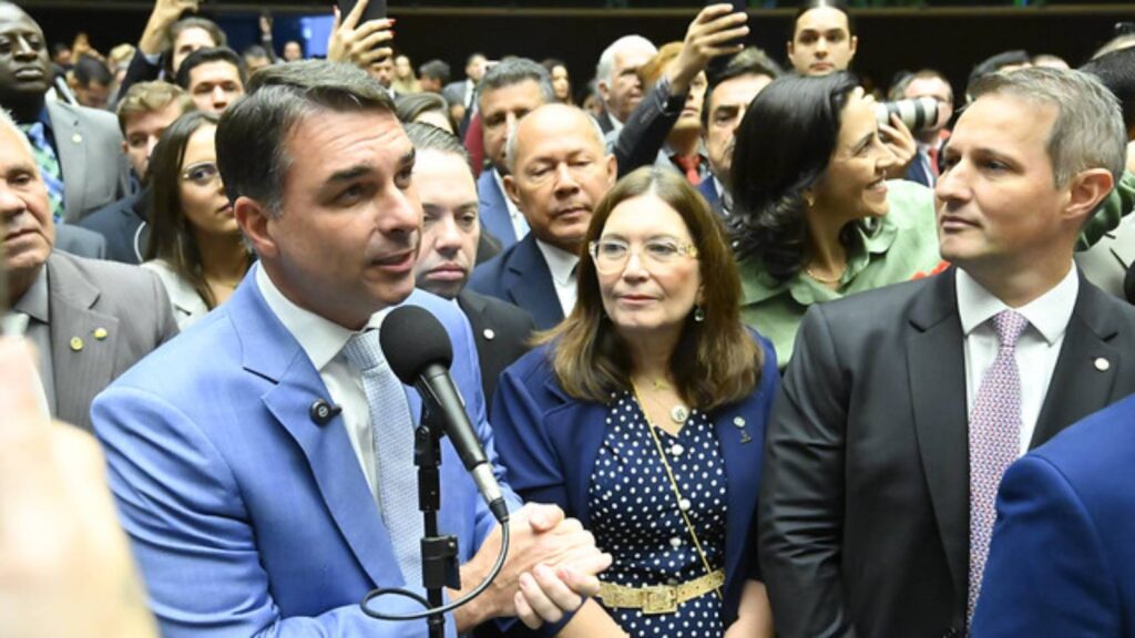 pl-ve-prazo-de-15-dias-para-decidir-futuro-de-flavio-bolsonaro-apos-escandalo-com-vorcaro-parte-da-bancada-considera-que-a-conducao-politica-da-crise-foi-desastrosa-foto-andressa-anholete-agencia-senado-tvt-news