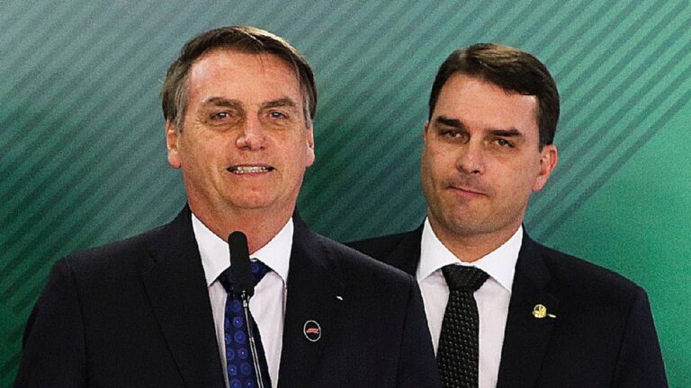 moraes-pede-parecer-da-pgr-para-incluir-bolsonaro-e-flavio-em-acao-de-eduardo-ha-indicios-de-conexao-entre-os-recursos-destinados-a-filme-e-atuacao-politica-de-eduardo-bolsonaro-nos-eua-foto-valter-campanato-agencia-brasil-tvt-news