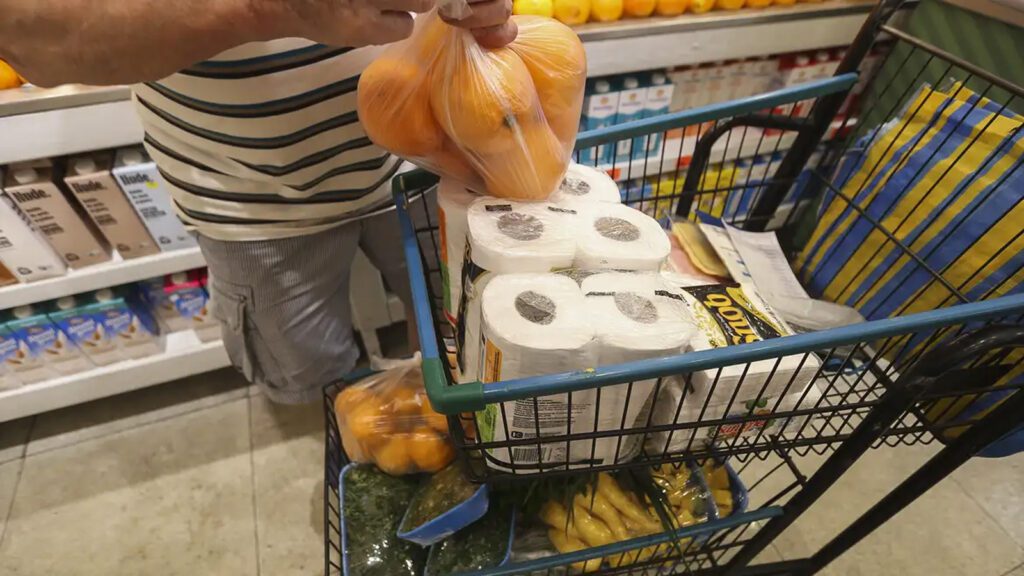 Inflacao-desacelera-e-fecha-abril-em-067-pressionada-por-alimentos-valter-campanato-agencia-brasil-arquivo-tvt-news